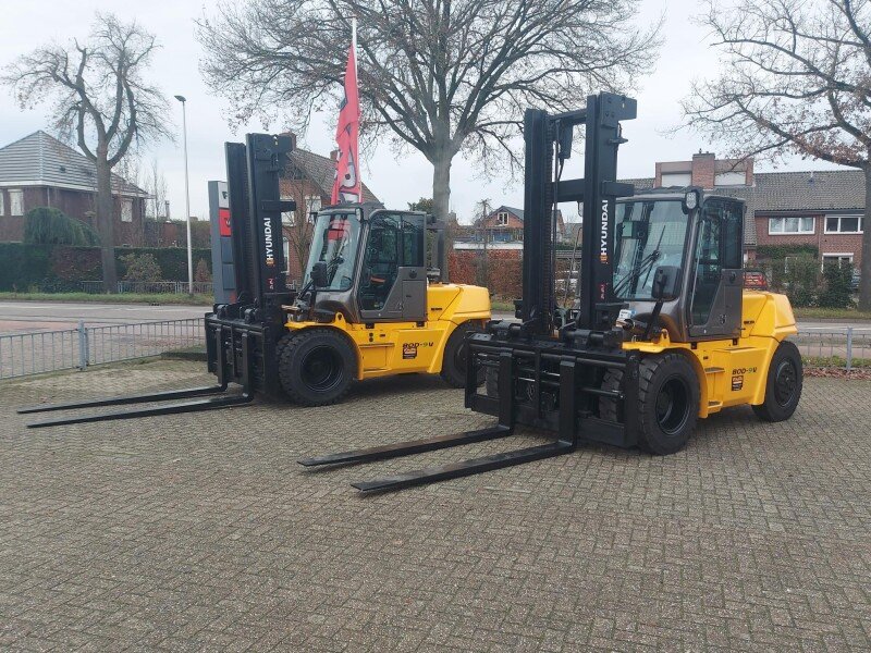 Levering twee nieuwe Hyundai 80D-9V diesel heftrucks