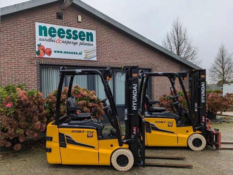 Levering twee nieuwe Hyundai 20BT-9U elektrische heftrucks