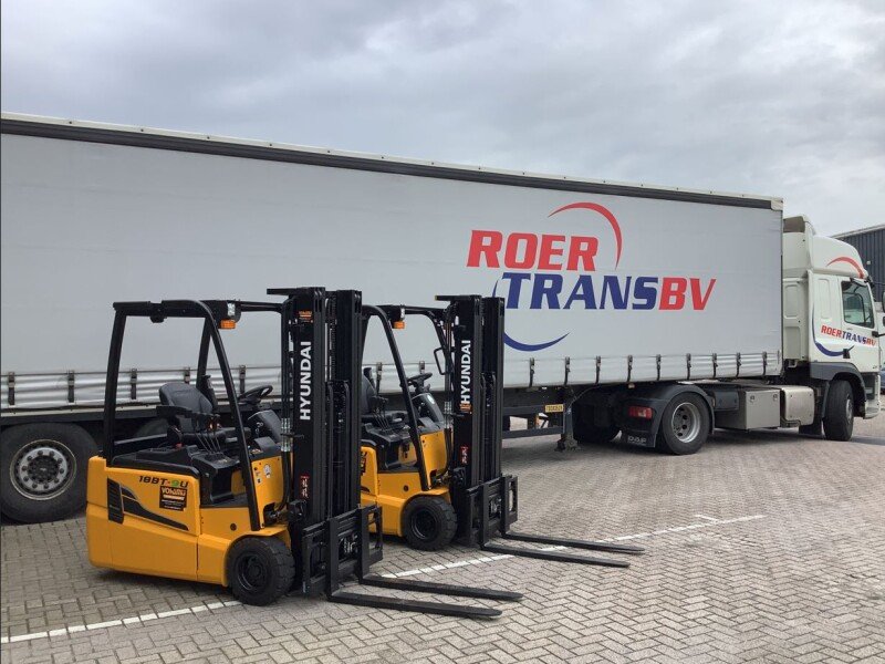 Levering twee nieuwe Hyundai 18BT-9U elektrische heftrucks